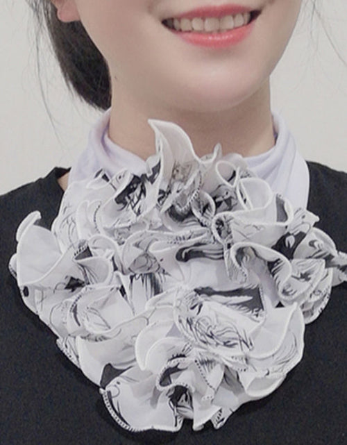 Load image into Gallery viewer, Women&#39;s bib scarf Black white
