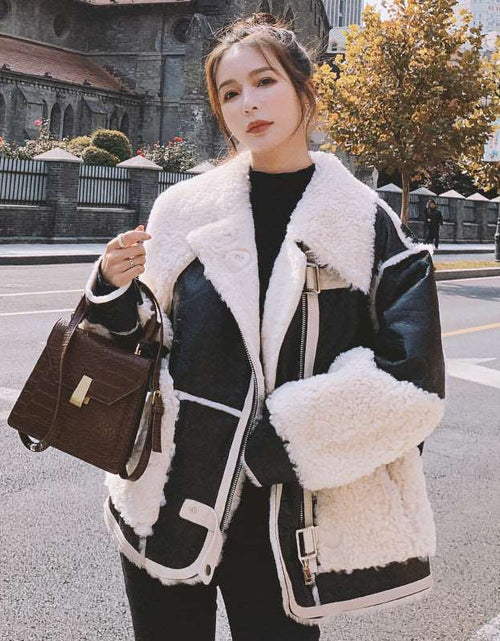 Load image into Gallery viewer, Women&#39;s Fashion Trendy Stylish Lapel Fur One Lamb Fur Coat
